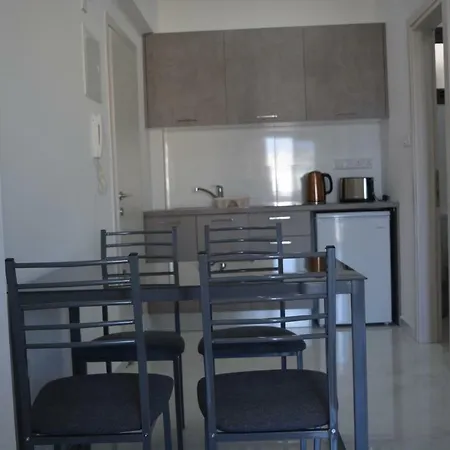 P.l Hermes Studios&apartments *