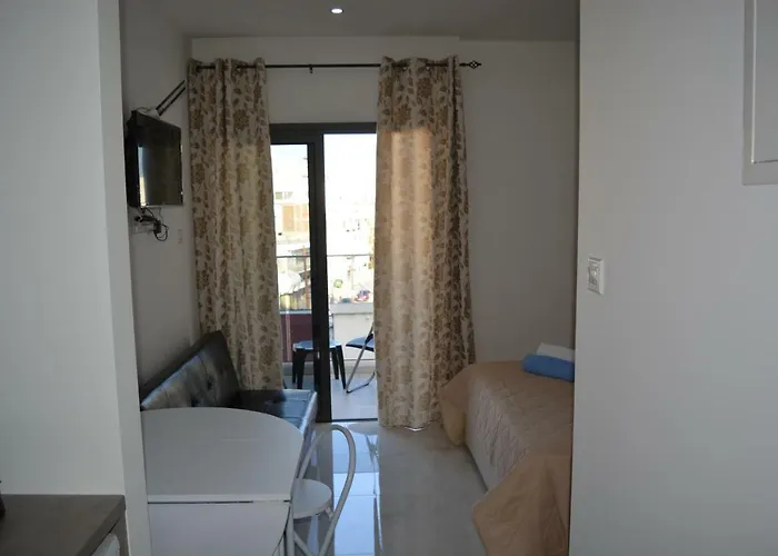 P.l Hermes & * לרנקה