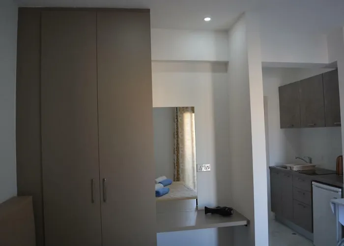 P.l Hermes Studios&apartments *