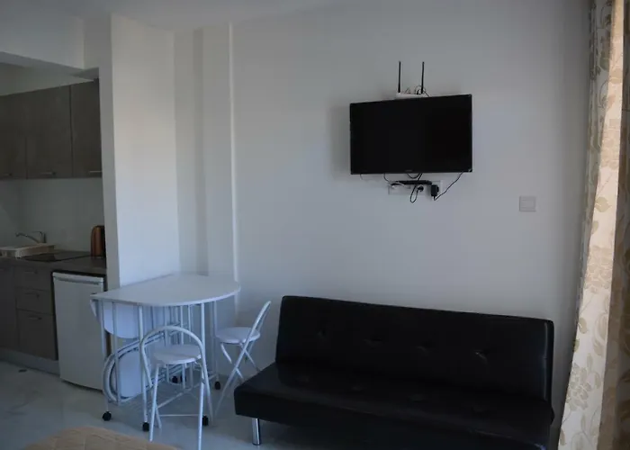 P.l Hermes Studios&apartments * Lárnaca