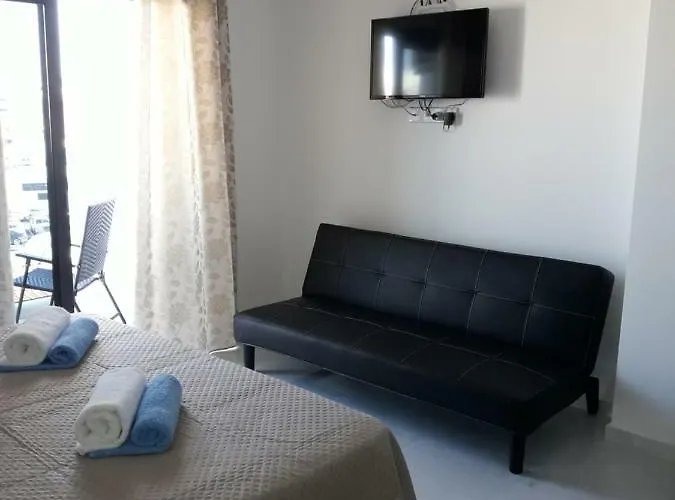 P.l Hermes & דירה *